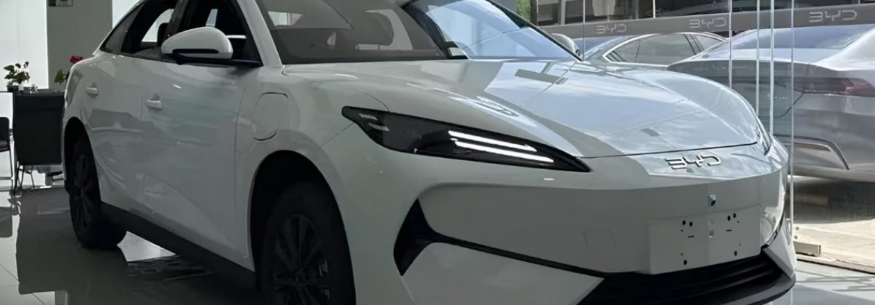 Впервые показан салон автомобиля BYD E7 Впервые показан салон автомобиля BYD E7