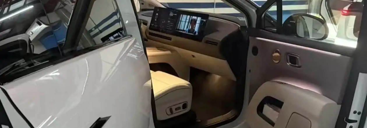 Li Auto i8: рассекречен интерьер нового флагмана бренда Li Auto i8: рассекречен интерьер нового флагмана бренда