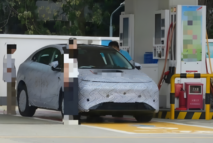Xpeng готовят к выпуску последовательный гибрид G6 с запасом хода до 1 400 км  Xpeng G6