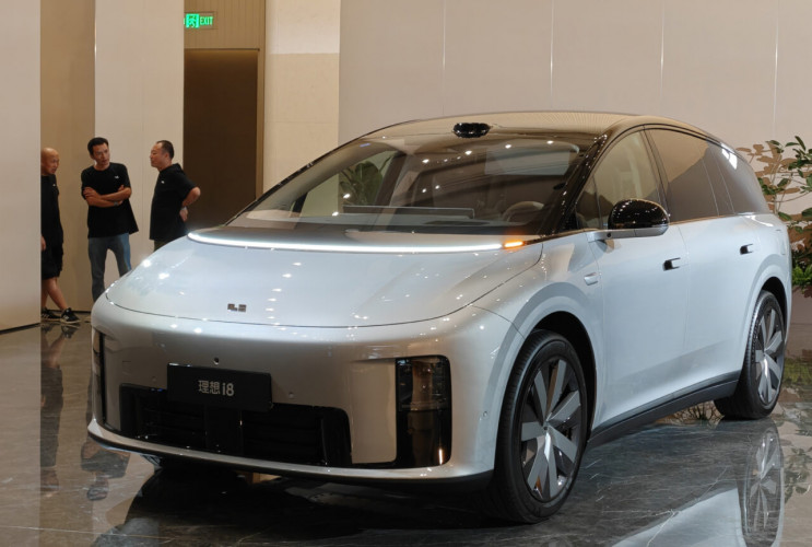 В Китае дебютировал электрический внедорожник Li Auto i8  Li Auto i8