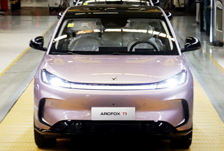 В Китае сошел с конвейра Arcfox T1  Arcfox T1