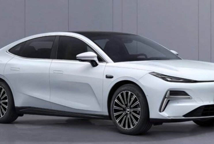 Geely Galaxy готовит к выходу на рынок электрическую версию седана Starshine 8  Galaxy Starshine 8