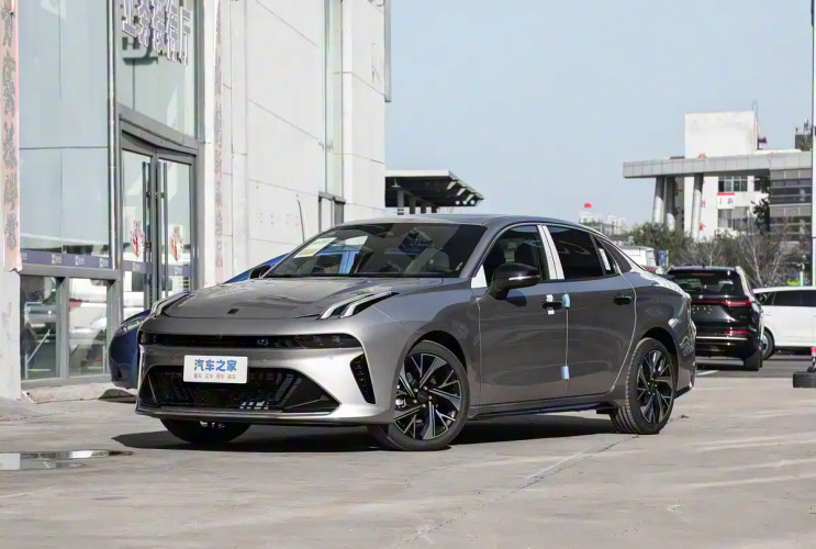 Обновлённый Lynk & Co 03 прибыл к дилерам и готовится к премьере 17 октября  Lynk & Co 03