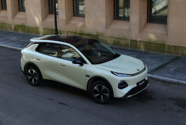 В Китае начат предзаказ на Changan Nevo Q05 EV  Changan Nevo Q05