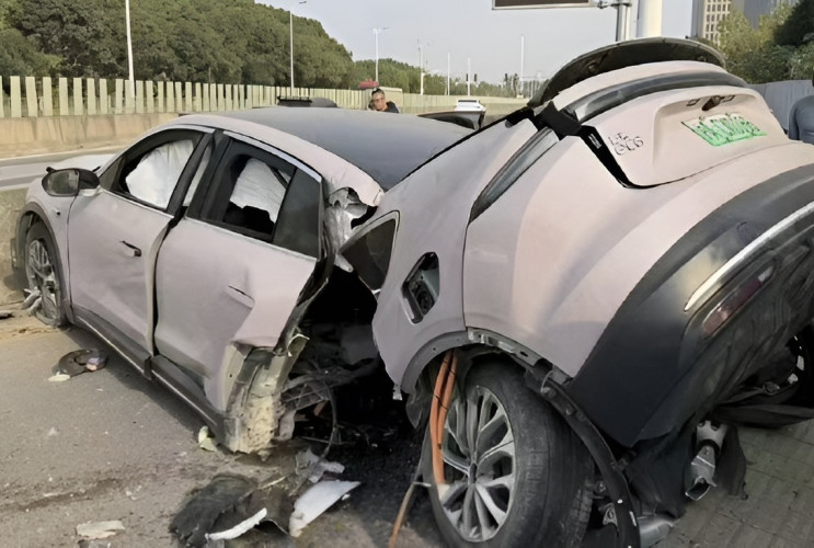 Nio EC6 попал в аварию под Шанхаем  NIO EC6