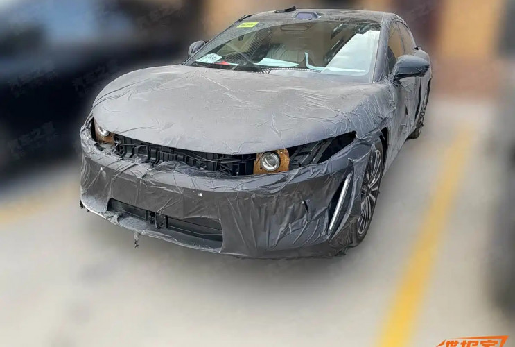 Появились шпионские фотографии нового флагманского седана BYD, модели Han, выход которой запланирован на 2026 год.  BYD Han