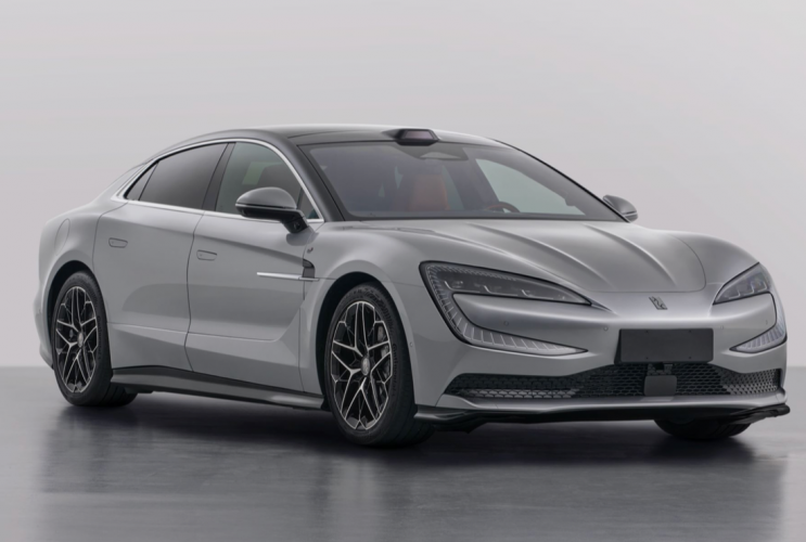 Новый электрический седан Yangwang U7 получит батарею Blade до 150 кВт·ч и запас хода более 1000 км  Yangwang U7