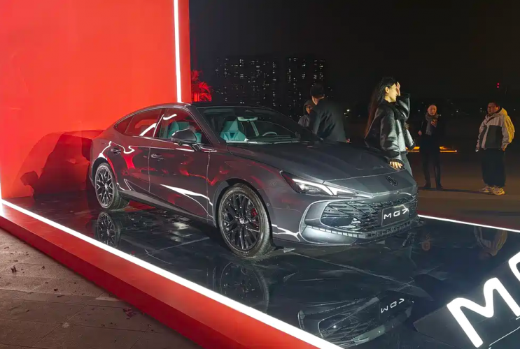 SAIC MG представила MG7 2026 модельного года  SAIC MG7