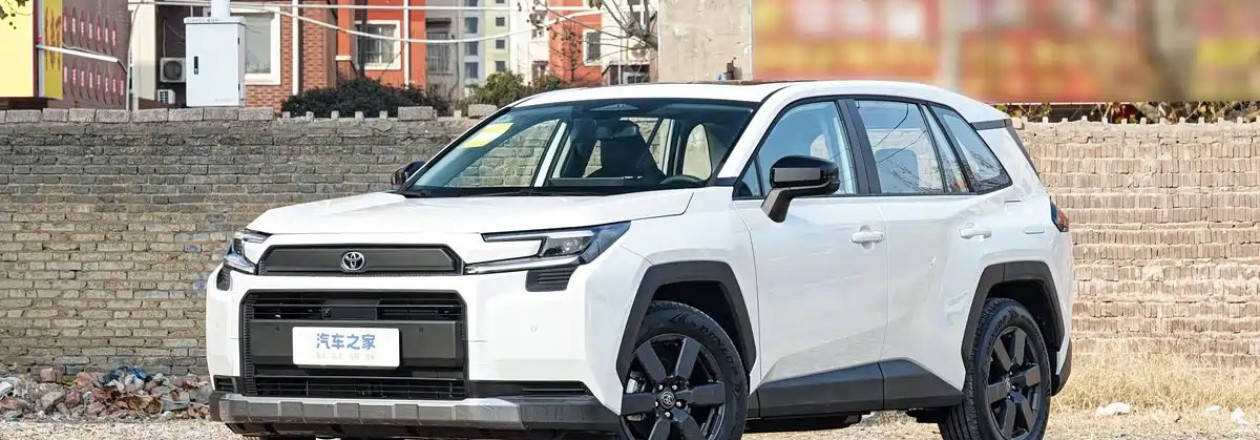 FAW Toyota начала поставки нового RAV4 в Китае: цены от 151800 юаней ($21740)