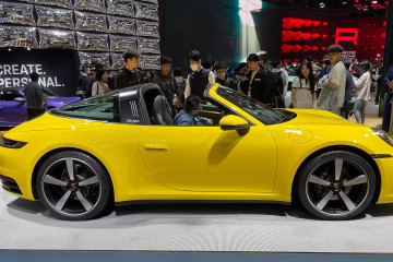 Поставки Porsche в Китае падают четвертый год подряд  Porsche Porsche