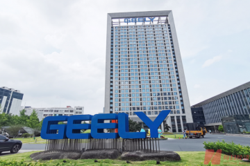 Амбиция года: Geely бросила перчатку BYD и хочет стать номером один в Китае  Stelato S9T