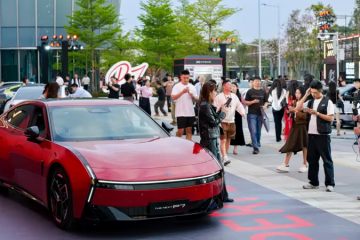 Хитрый удар: Xpeng обновил P7 за сутки до старта продаж нового Xiaomi SU7  Jiangling Motors YiChi 05S