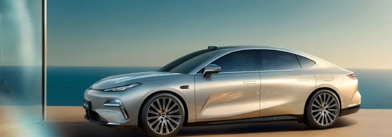 Geely Galaxy Starshine 8: 1725 км без остановки и батарея, которая живет дольше машины