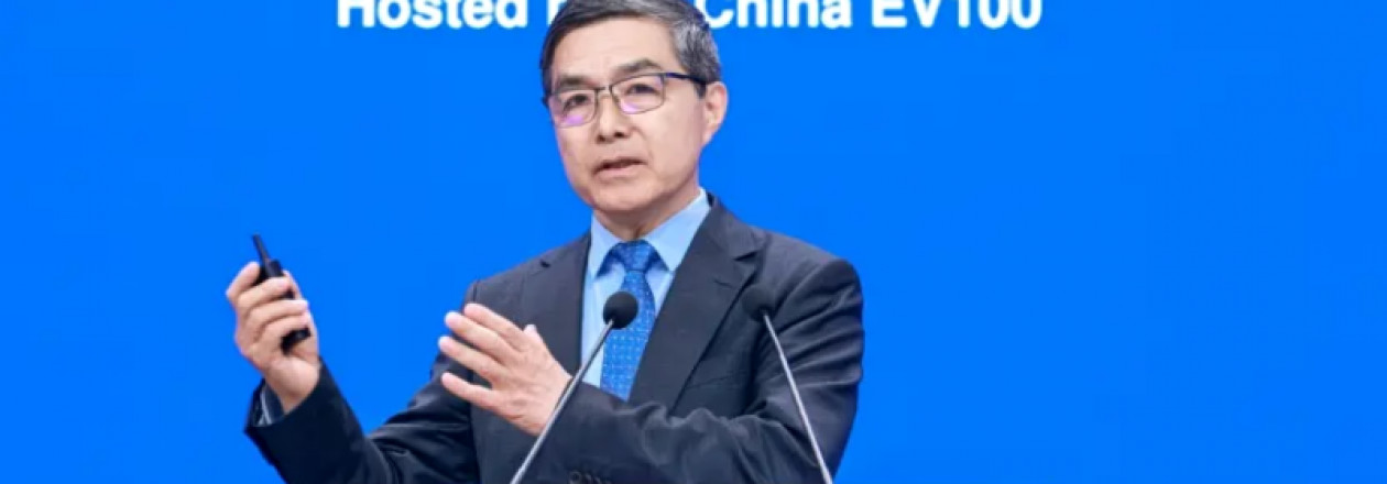 Академик Оуян Мингао: «К 2040 году чистые электромобили займут 90% рынка Китая. Гибриды — на вылет»